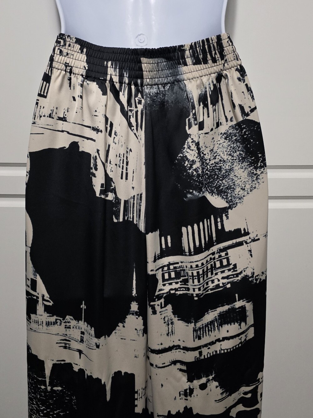 H&M Womens Black Ivory Abstract City Scape Print Flowy High Waist Wide Leg Pants - Picture 6 of 16